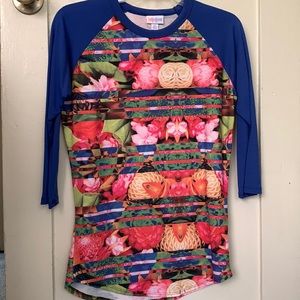 T-shirt with 3/4 raglan sleeves, bright floral print for spring or any season